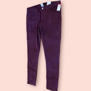 Attention Woman’s Skinny Pants